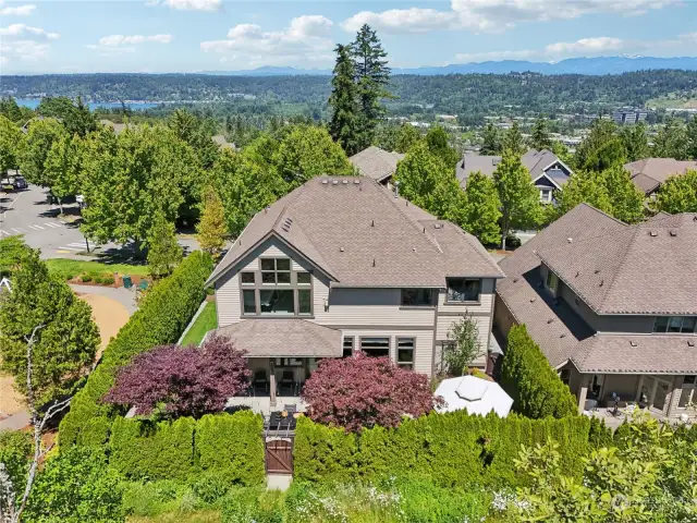 Minutes to Lake Sammamish, Downtown Issaquah & the mountains!