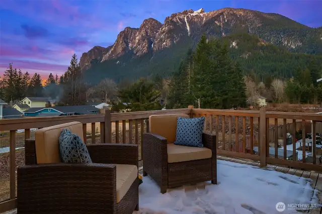 Upper deck with unobstructed views of Mt Si