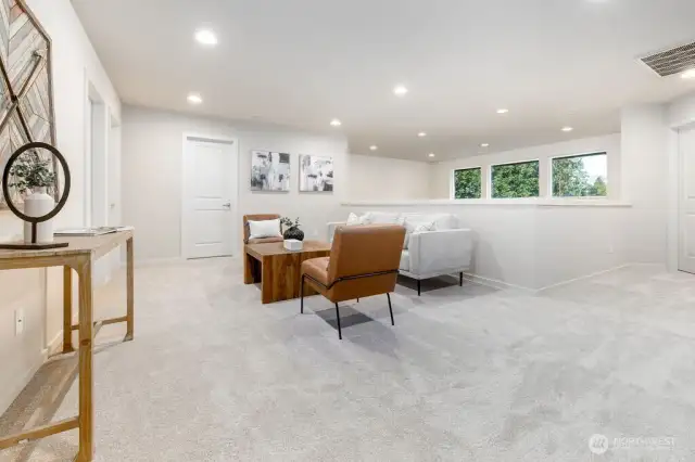 Huge leisure loft on 2nd floor.