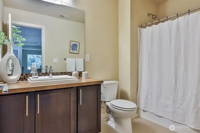 Additional full bathroom on 2nd floor