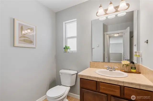 Upstairs full guest bath