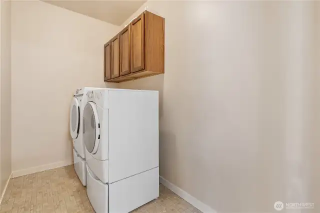 Oversized utility room. New washer 2024.