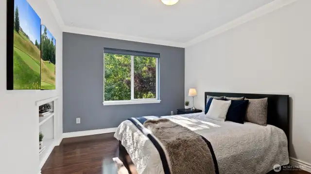 5th bonus room perfect for guest or office