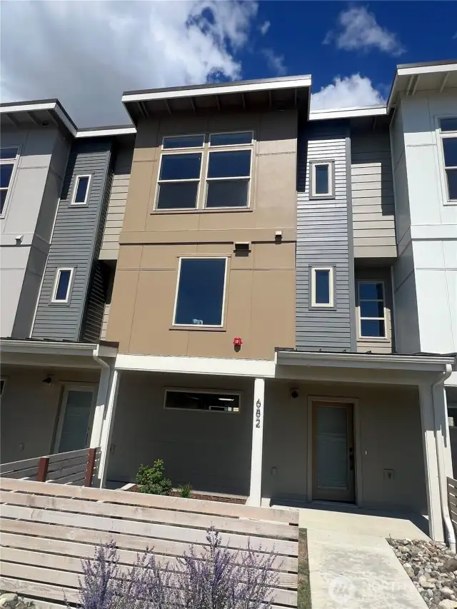 Welcome to 682 W Kline Road!