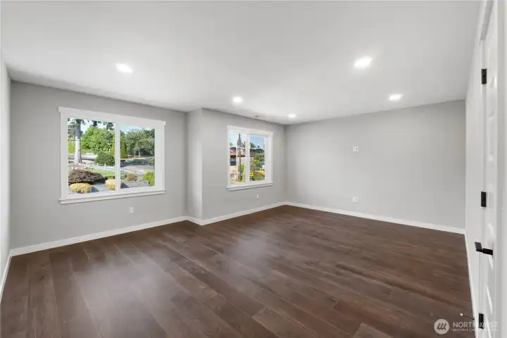 Gigantic bonus room!
