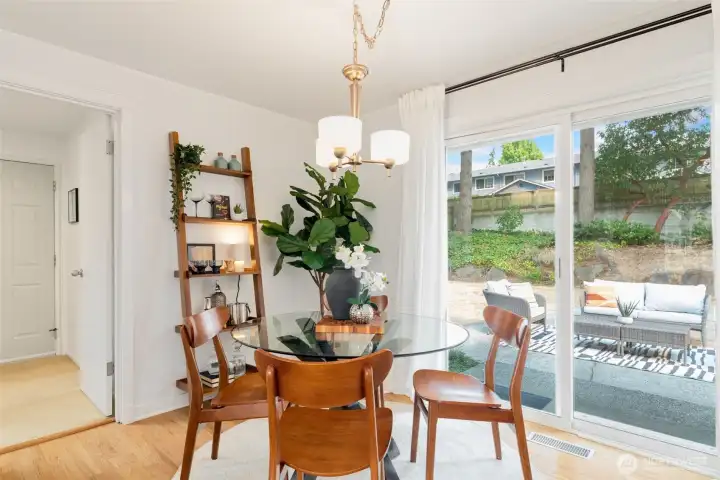 Dining with connection to backyard