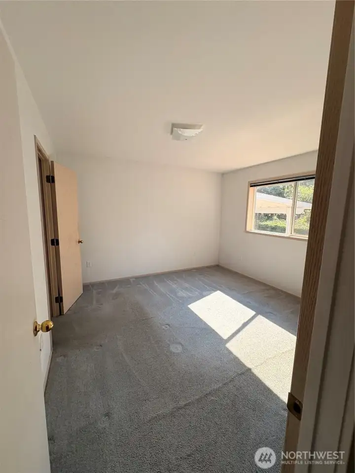 primary bedroom11x12
