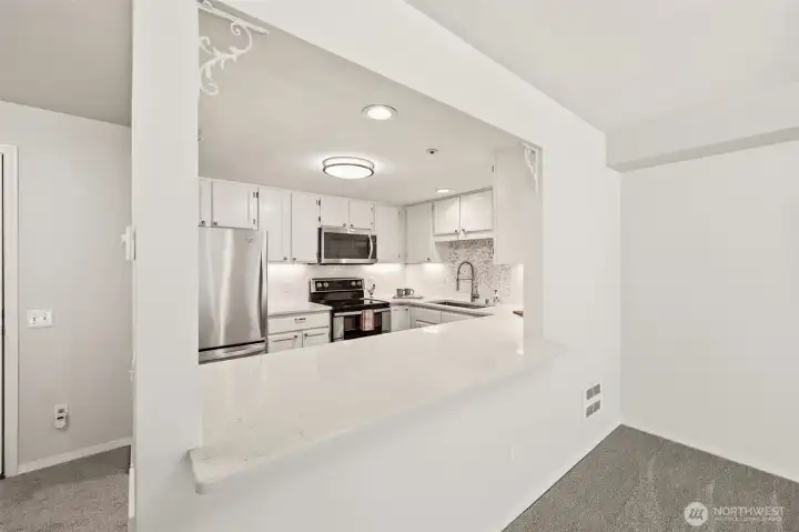 Bright, functional layout with breakfast bar & under-cabinet lighting