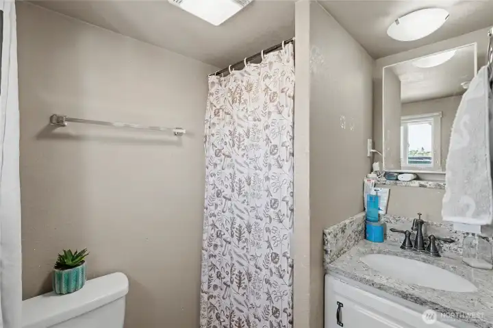Garage Unit bathroom