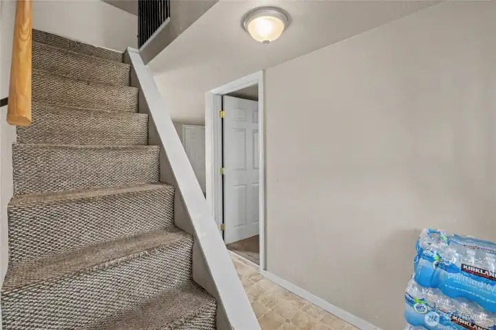Garage Unit stairs to loft
