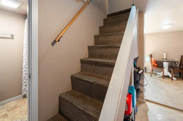 Garage apartment stairs to loft