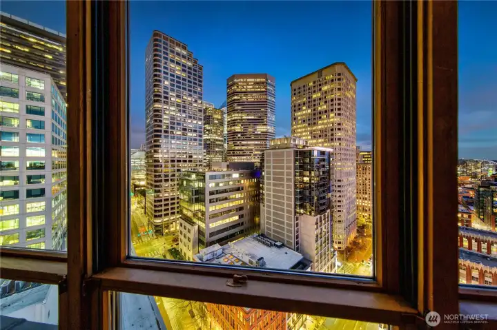 Windows frame surrounding towers in close dialogue with the penthouse’s elevated vantage.