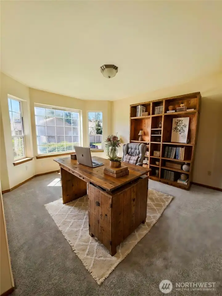 Front room great for office space! Front room great for office space!