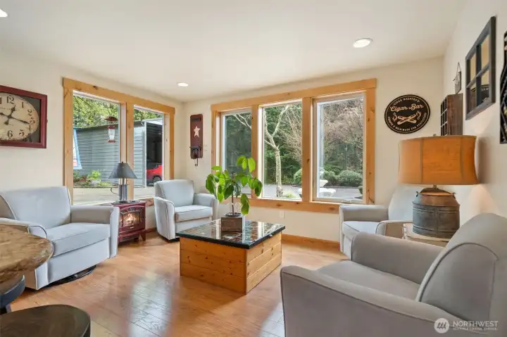 Large sitting area adjoining kitchen.