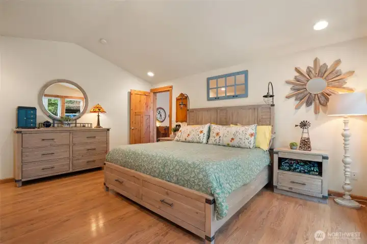 Primary bedroom continued