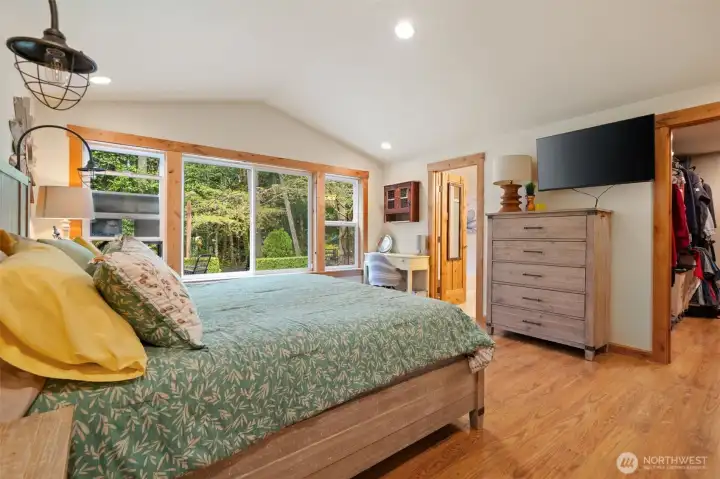 Primary bedroom continued