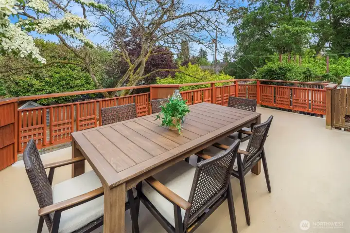 Spacious deck is ideal for those Seattle summer days to enjoy with family and friends. Partial views of Cascades are included for free.