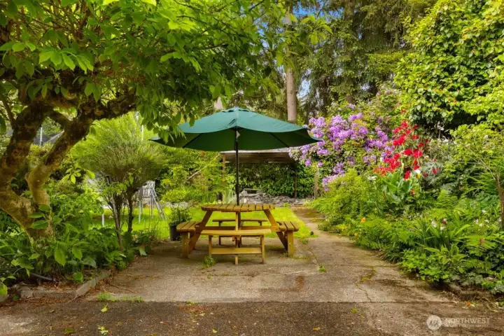 Peaceful and private backyard