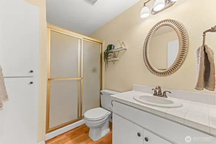 Main level bath