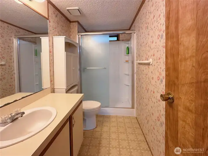 Second bathroom in between two bedrooms Second bathroom in between two bedrooms