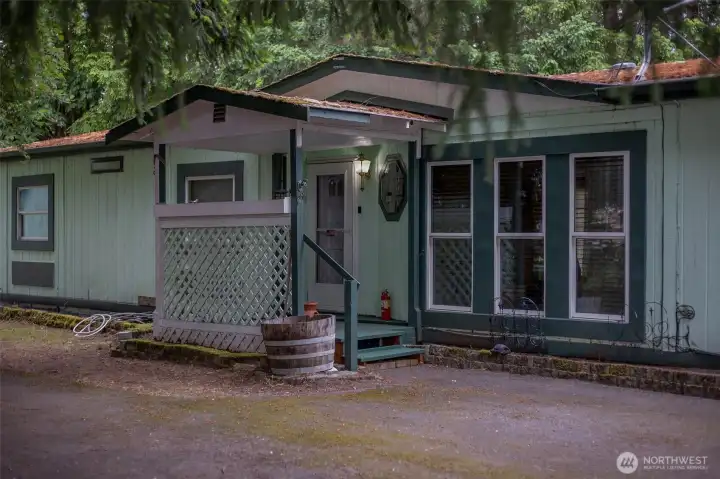 Front Entrance with multiple floor beds Front Entrance with multiple floor beds