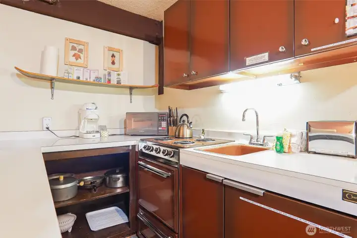 Well maintained kitchen Well maintained kitchen