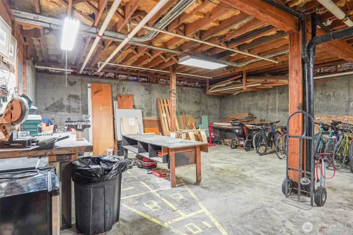 Community storage & shop space (wax your skis, maintain your bike, store your kayaks or snow tires) Community storage & shop space (wax your skis, maintain your bike, store your kayaks or snow tires)