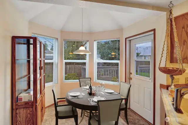Sunny and bright eating nook area. Enjoy morning coffee, tea or a quick lunch.