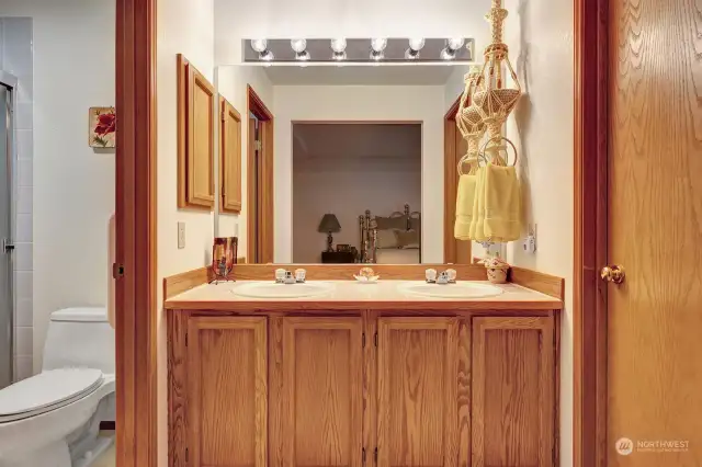 Private 3-piece bathroom in the primary bedroom. Double sink vanity with oak cabinets for all bath necessities.
