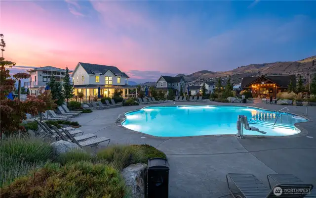 The nearby hot tub. Relaxing!