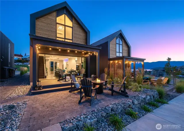 15' NanaWall allows for seamless entertaining!