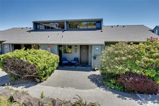 Welcome home to your duplex-style, one-level condo in the beautiful Port Ludlow resort!