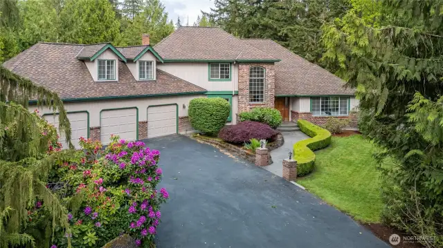 Beautifully updated 3-bedroom, den and bonus with a main floor 3/4 bath.  Oversized 3 car garage with shop space at one end.  The roof is long lasting CertainTeed Presidential TL, 50-Year, high-definition composite asphalt shingle.