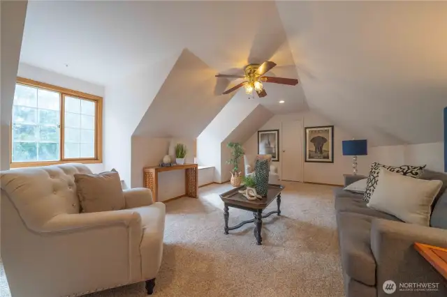 Spacious bonus room with and room at the end...the door at the end of the bonus room opens to a craft/hobby room!