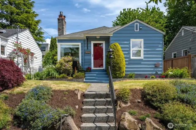 Welcome to this stunning Loyal Heights home in the Ballard neighborhood! Gorgeous, sun-drenched living with 3 bedrooms, 1.75 bathrooms (all on the main level), a basement, utility area, spacious yard and detached 1-car garage! Fantastic and very usable floor plan that is so hard to get!