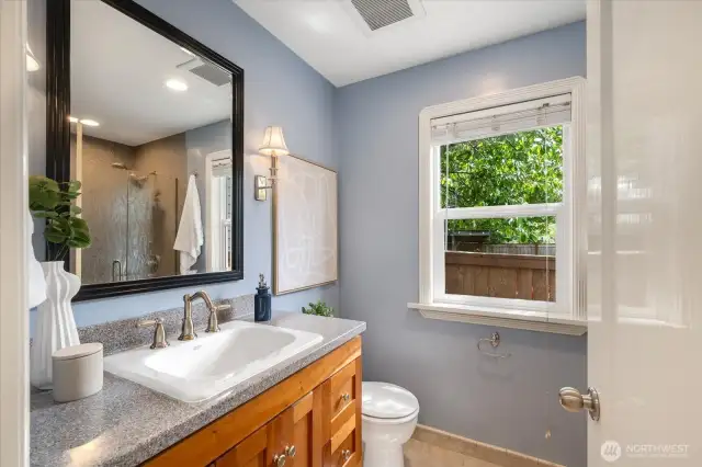 Primary en-suite bath with modern touches!