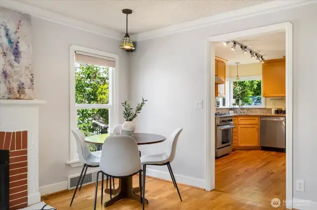 Cozy dining nook that’s perfect for intimate meals and effortless entertaining.