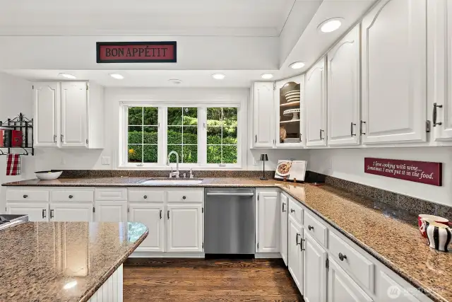 Granite Countertops & Plenty of Storage