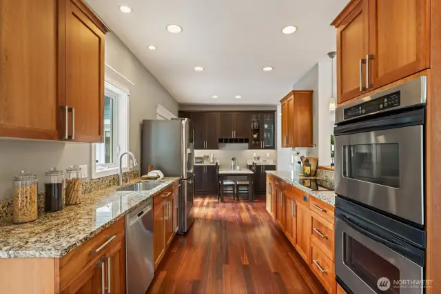 Double ovens great for entertaining!