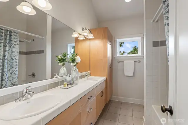 Full guest bath with new faucets.