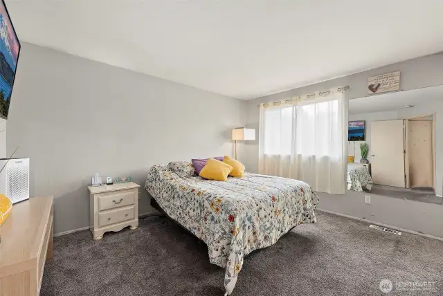 Primary Bedroom - Upstairs