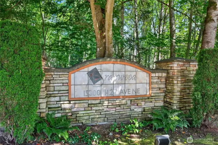 Part of the Braewood Condominium community, no rental cap, great investment property!