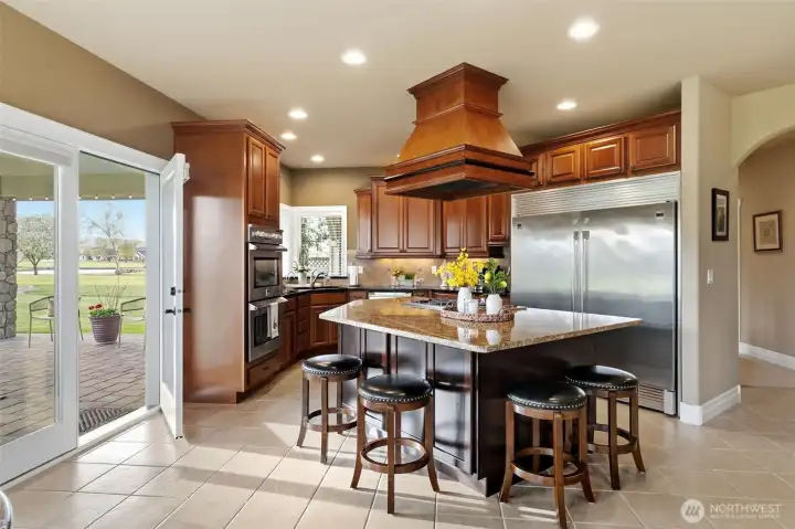 Large kitchen island with convenient drawer storage along with a mix of pull-out and stationary cabinetry.