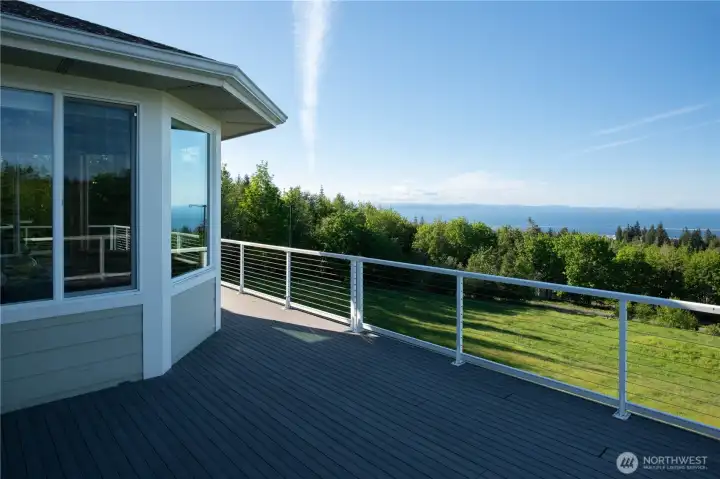 Expansive deck to take in the views!