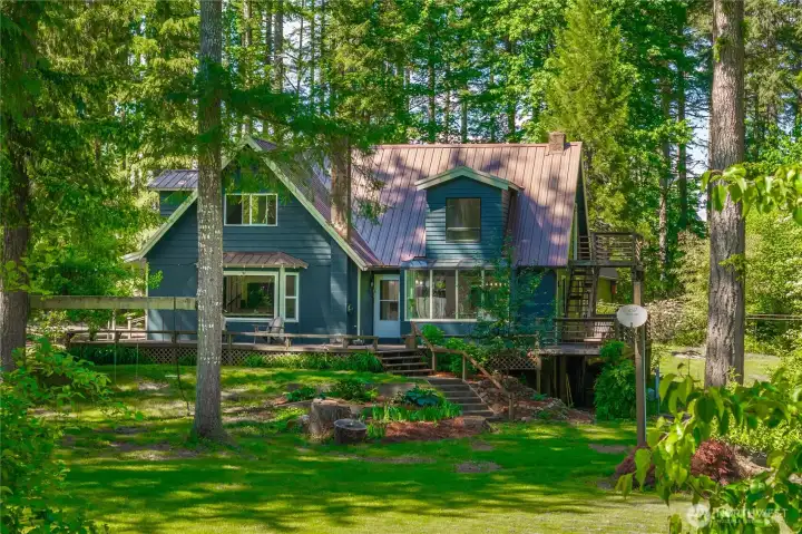 Private wooded oasis at the end of the road