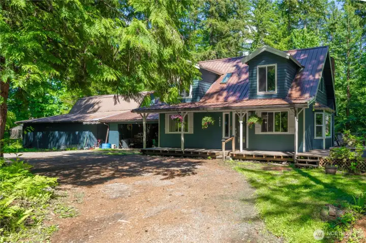 Wrap around porch and circular driveway