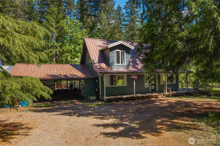 Front of house + carport