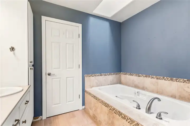 Relaxing jetted soaking tub in the primary bath.