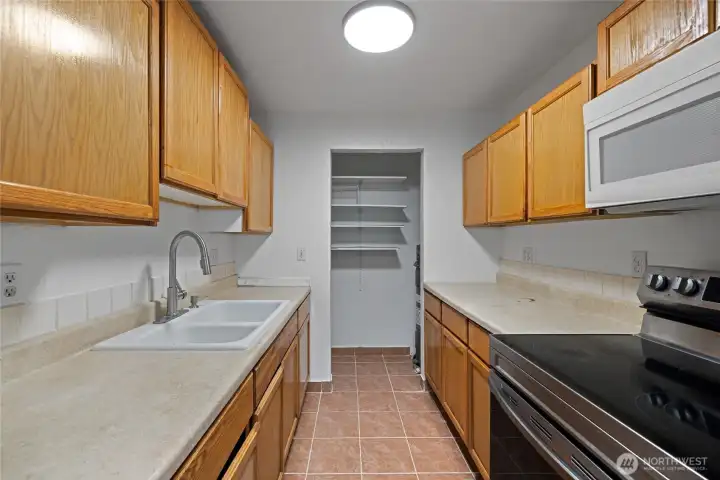 Picture doesn't give it justice with the room between the two counter tops