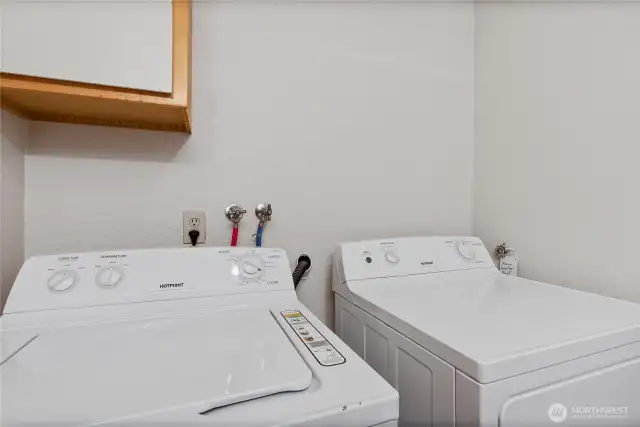 Washer & dryer stay